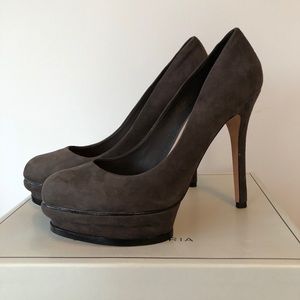 BCBG Suede Heels Size 7.5
